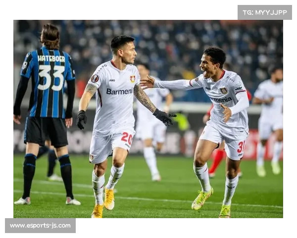 亚特兰大阵型调整为三后卫体系 通过宽度拉开空间为中路创造进攻机会